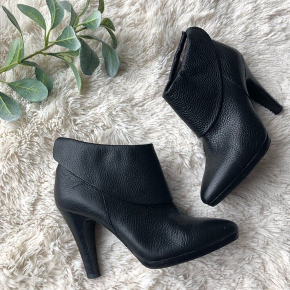 Banana Republic Black Pebbled Leather Heeled Ankle Bootie Sz 7 B